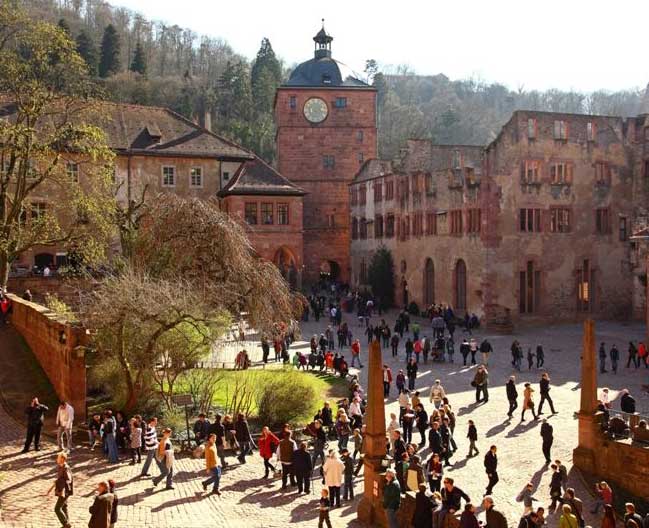 Image: Staatliche Schlösser und Gärten Baden-Württemberg, Mike Niederauer Visitors to Heidelberg Castle