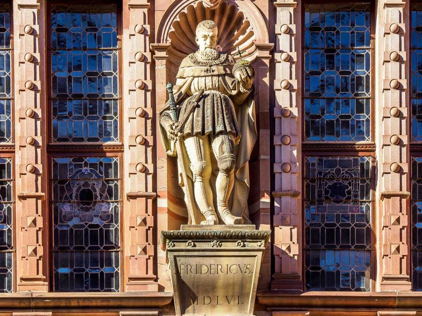 Schloss Heidelberg, Statue von Friedrich dem zweiten